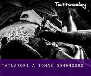Tatuatori a Tomás Gomensoro