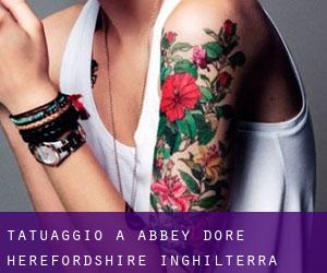 tatuaggio a Abbey Dore (Herefordshire, Inghilterra)